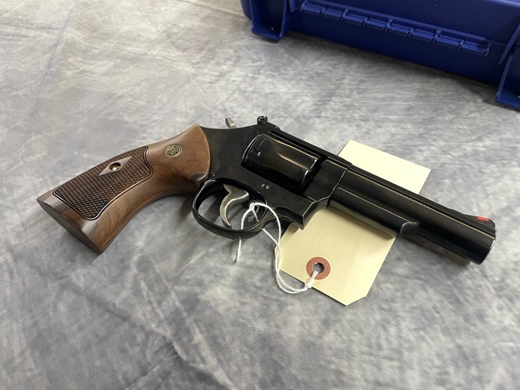#4034-•-smith-&-wesson-model-19,-sn:-eet8002-image-10
