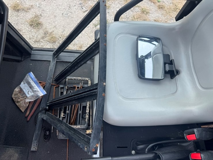 club-car-carry-all-710-electric-golf-cart-cab,-electric-dump-203hrs-showing-and-2033-miles-image-7