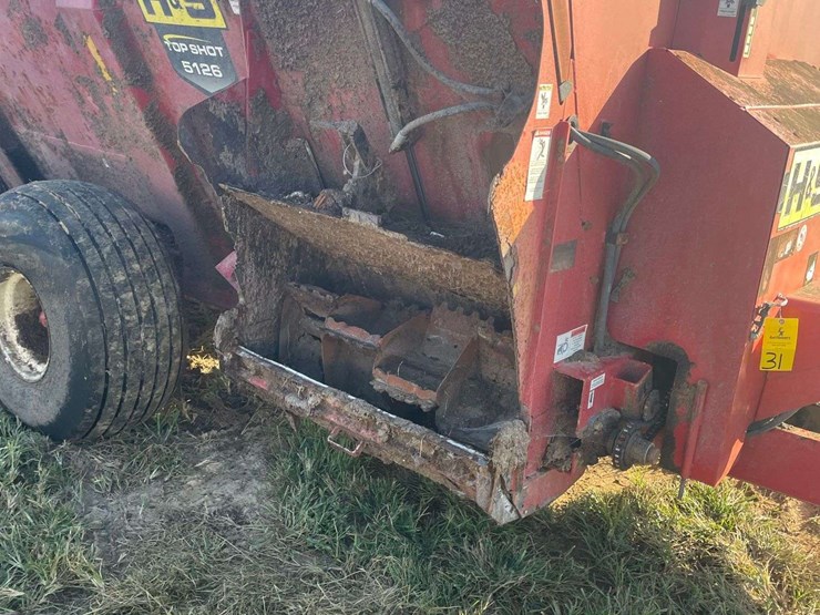 h&s-topshot-5126-side-discharge-manure-spreader-image-6
