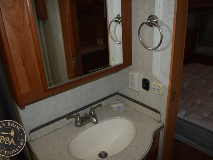 2006-thor-motor-coach-mandalay-40e-38083-image-77