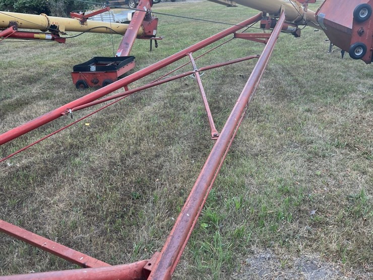 10-x-61-westfield-auger-with-mechanical-swing--hopper-image-16