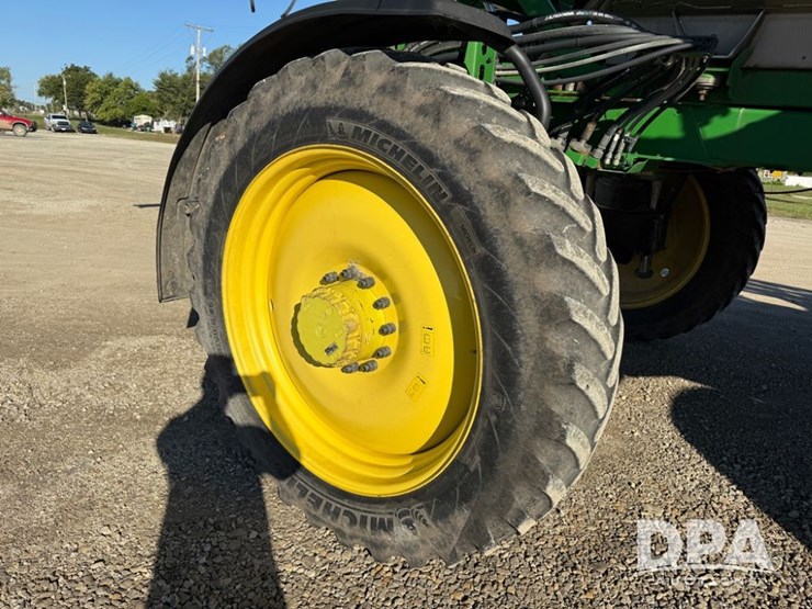 2021-john-deere-r4044-image-44
