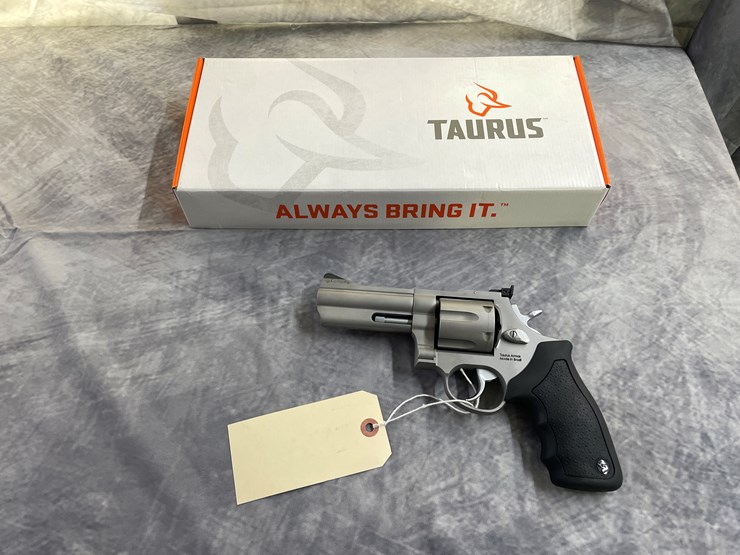 #4035-•-taurus-44,-sn:-agb049730-image-1