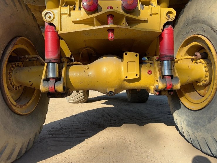 1990-caterpillar-d30d-image-13
