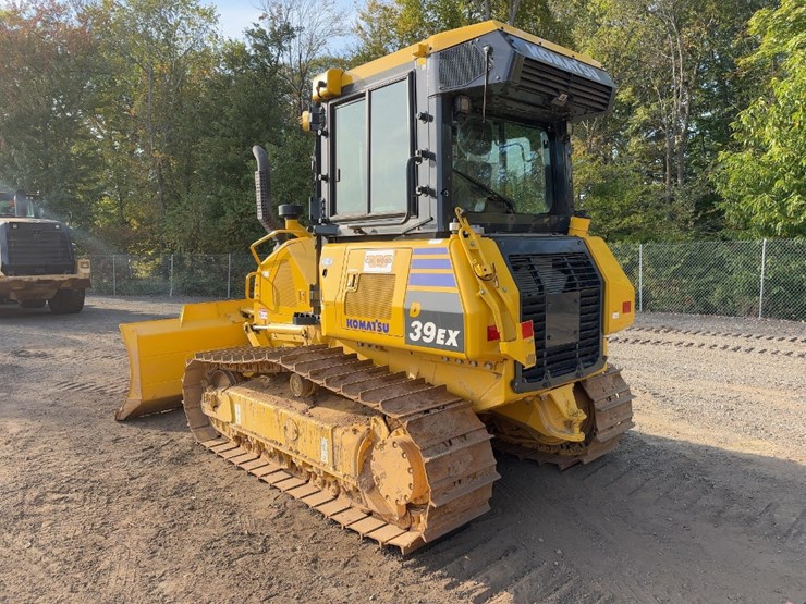 2023-komatsu-d39ex-24-image-3
