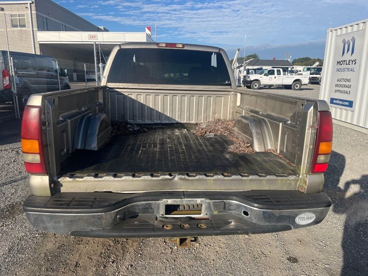 2002-chevroloet-silverado-pick-up-truck-image-10