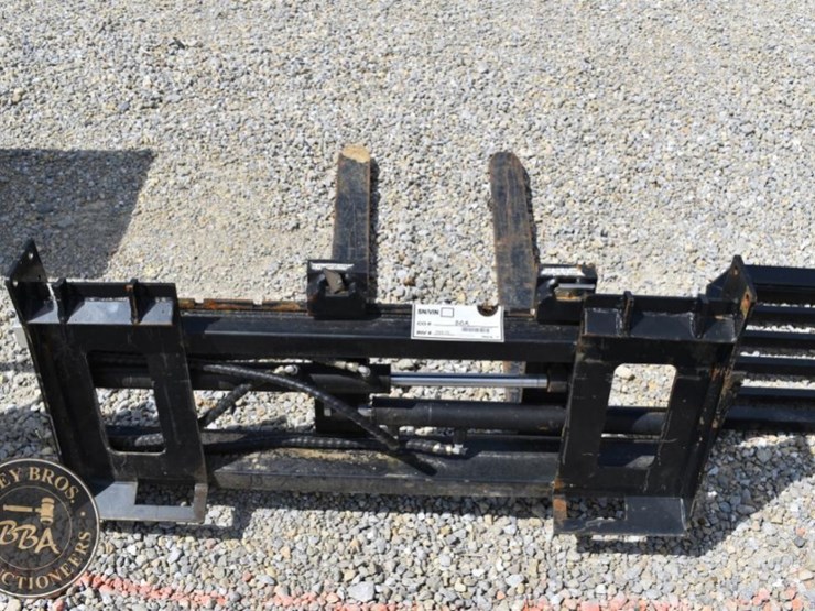 agt-skid-steer-pallet-forks,-48"-forks,-4,000-lbs-capacity,-serial-2076-image-2
