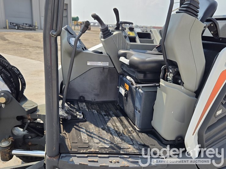 2021-bobcat-e35-image-49