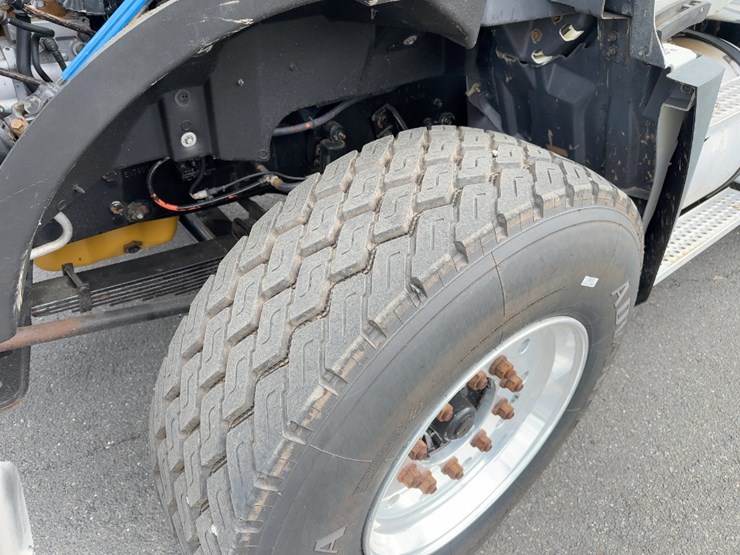 2014-caterpillar-ct660-image-10