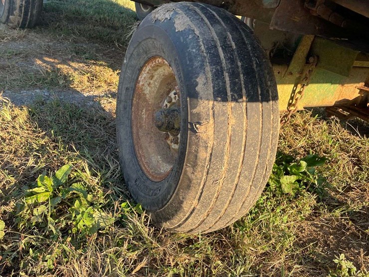 badger-tandem-axle-silage-wagon-image-7