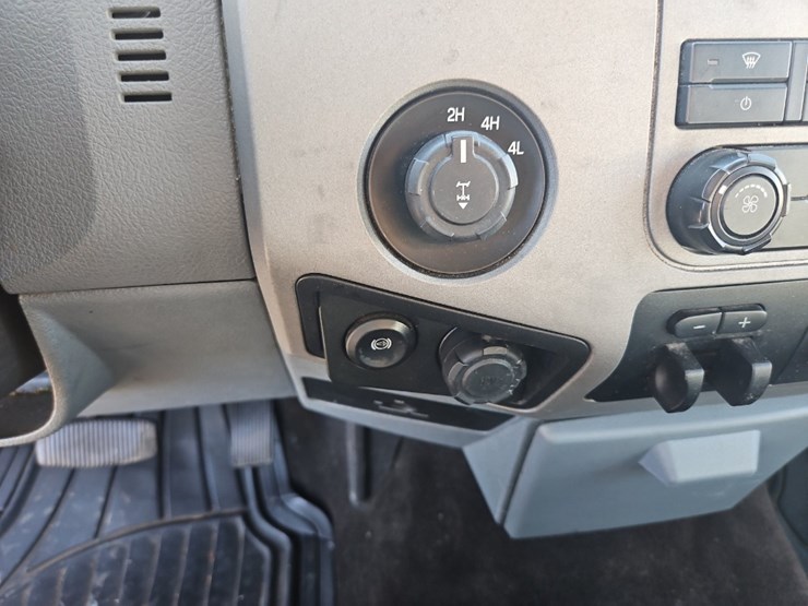 2015-ford-f350-xlt-image-25