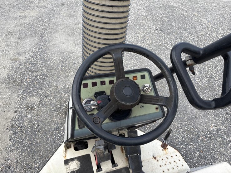 tenant-4300-vacuum-machine-image-7