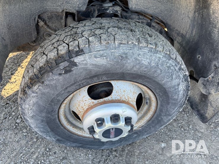 2002-gmc-3500-image-40