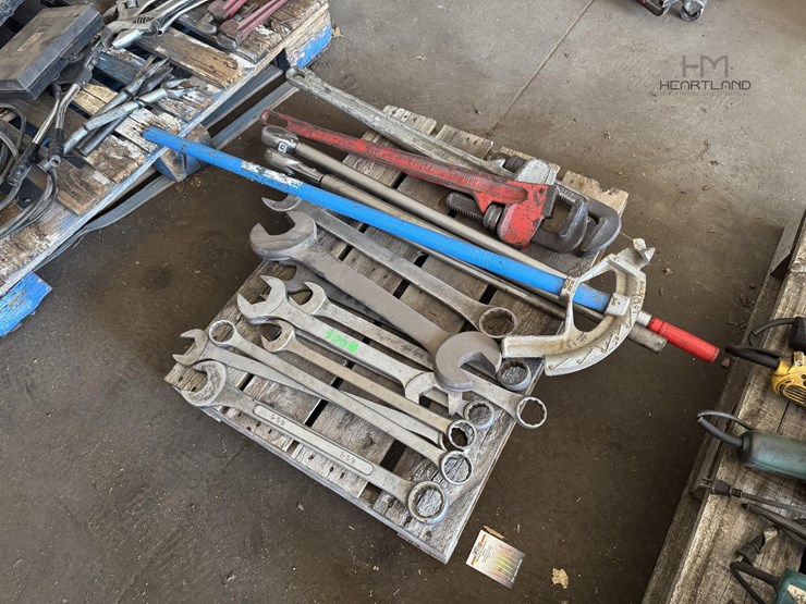 lot-of-large-industrial-wrenches-&-pipe-lot-of-large-industrial-wrenches-&-pipe-image-1