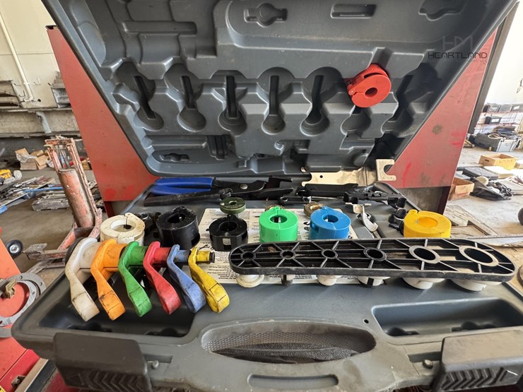snap-on-rolling-tool-box-&-top-chest-with-side-cab-snap-on-rolling-tool-box-&-top-chest-with-side-cab-image-25