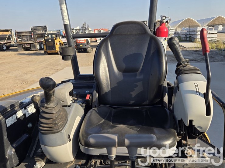 2022-deere-26g-image-54