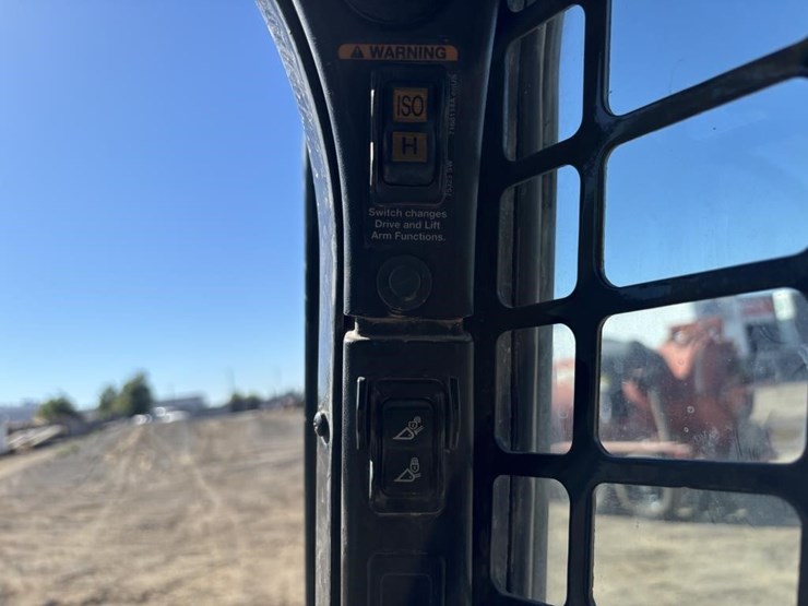 2022-bobcat-t870-image-27