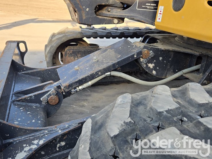 2022-deere-26g-image-31