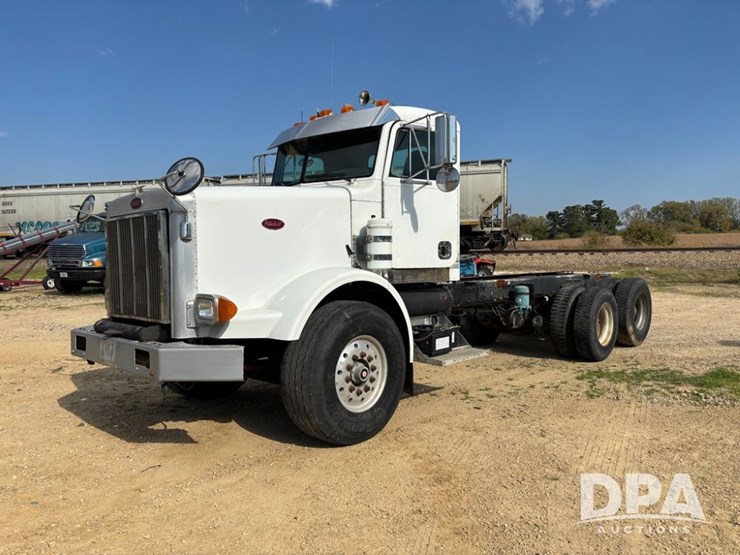 2001-peterbilt-357-image-1