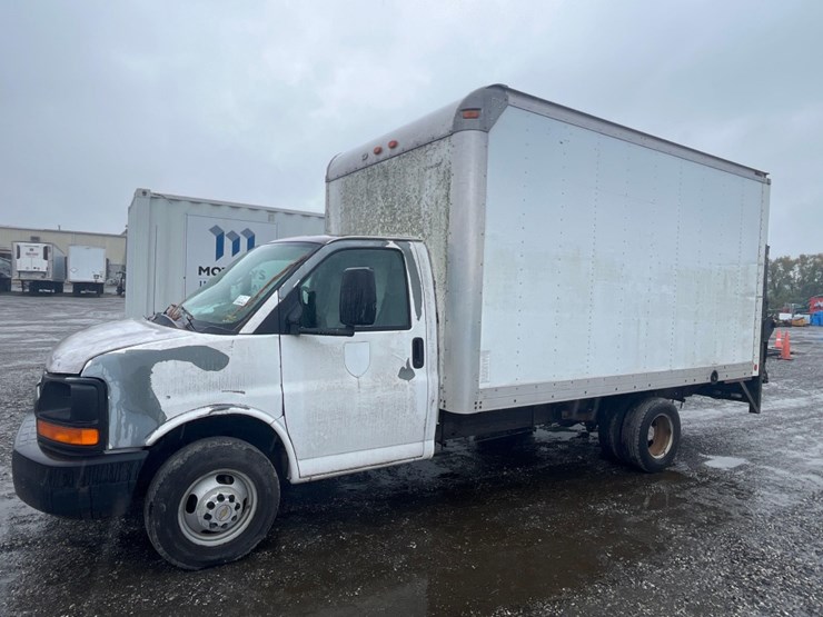2006-chevrolet-14'-box-truck-image-1