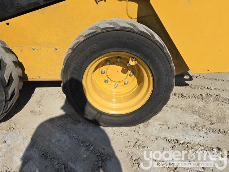 2016-caterpillar-232d-image-10