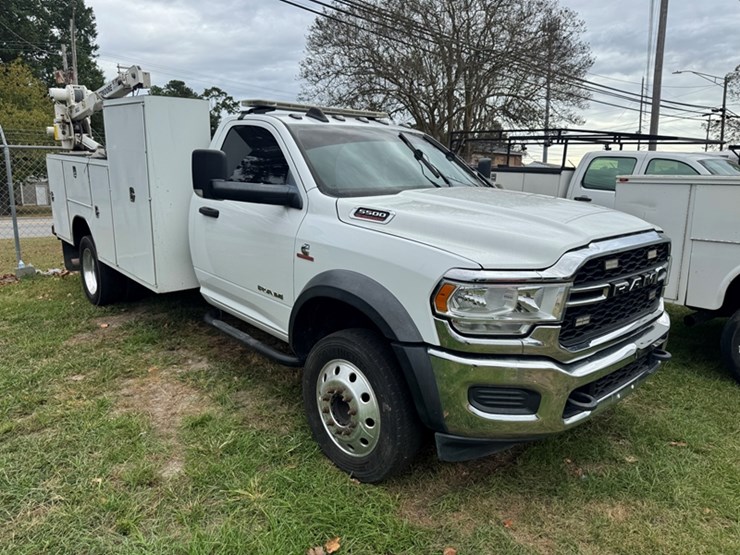 2019-ram-5500-tradesman-image-2