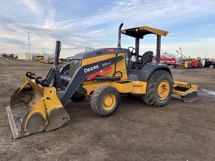 2019-deere-210l-image-1