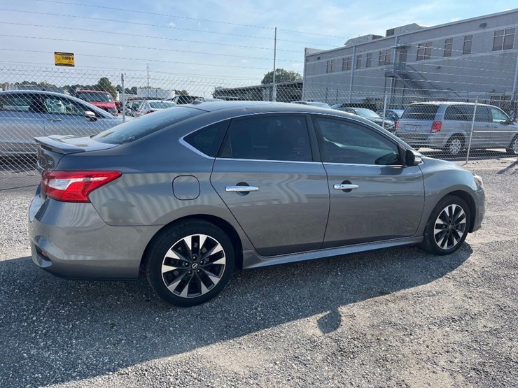 2017-nissan-sentra-sr-sedan-image-3