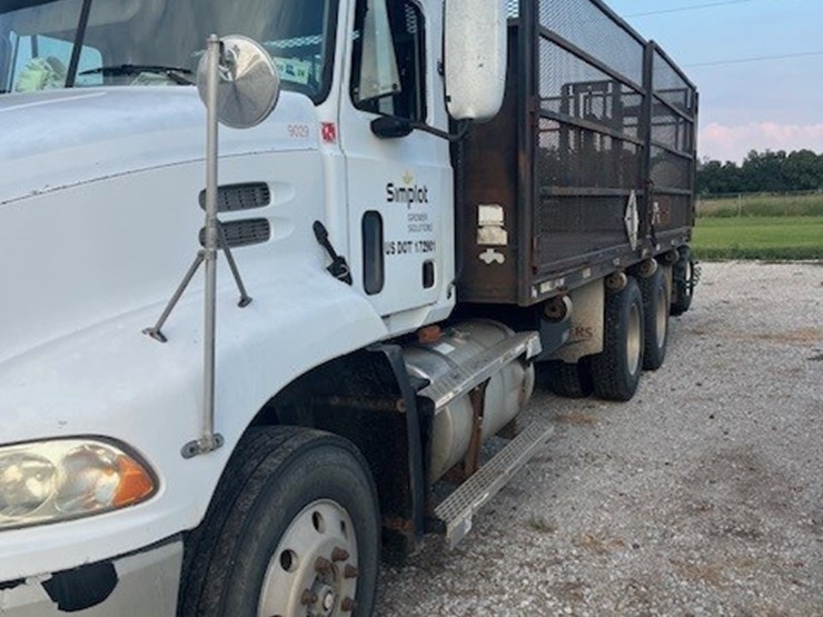 2000-mack-flatbed-truck-(dr12213-unit-9029)-image-2