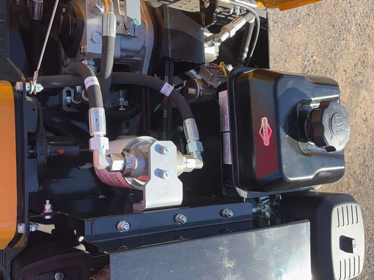 1-ton-vibratory-padfoot-roller-image-16