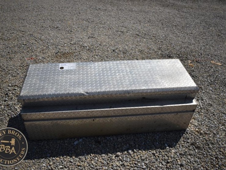 delta-aluminum-truck-tool-box,-silver,-dual-lock-handles-image-4