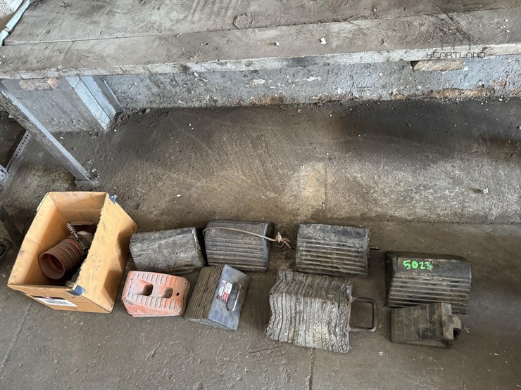 lot-of-wheel-chocks-&-assorted-silicone/rubber-cou-lot-of-wheel-chocks-&-assorted-silicone/rubber-cou-image-1