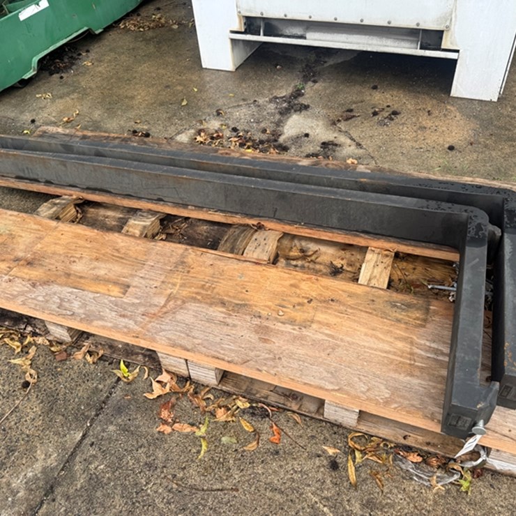 CAT 6X8' FORKS"