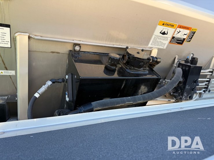 2023-john-deere-800r-image-60