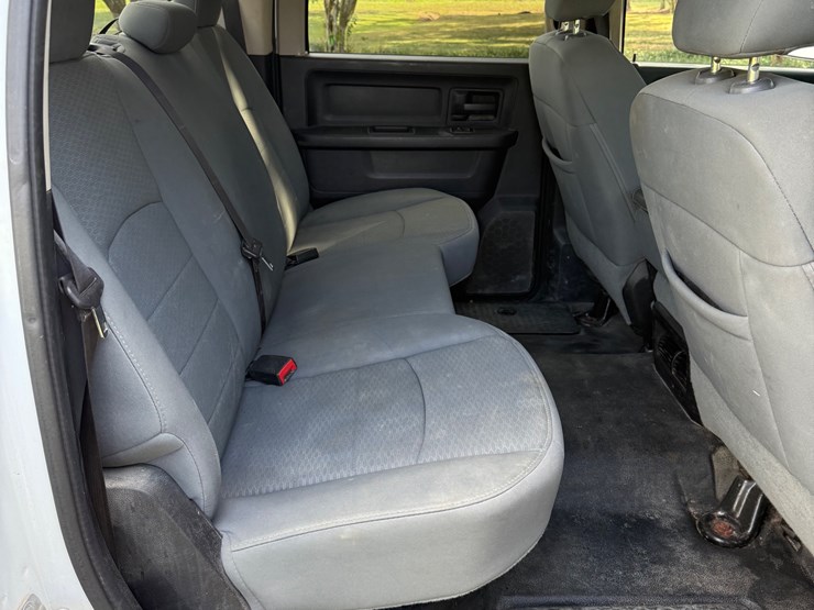 #97-•-2013-ram-2500-crew-cab-pickup-image-17