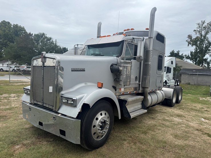 2007-kenworth-w900-image-1