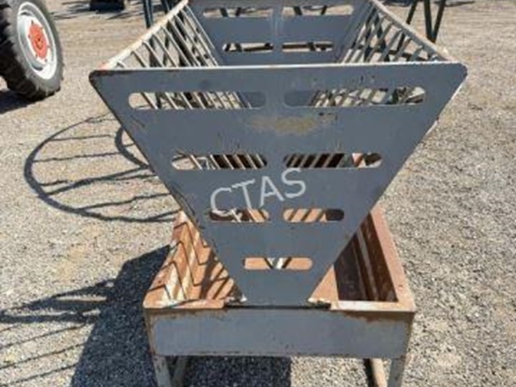#205-•-steel-hay-rack-image-2