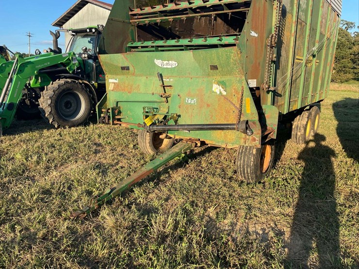 badger-tandem-axle-silage-wagon-image-3