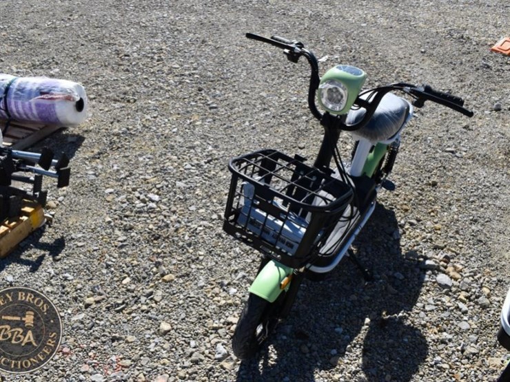 future-electric-scooter,-green-&-black,-serial-9303,-front-basket-image-3