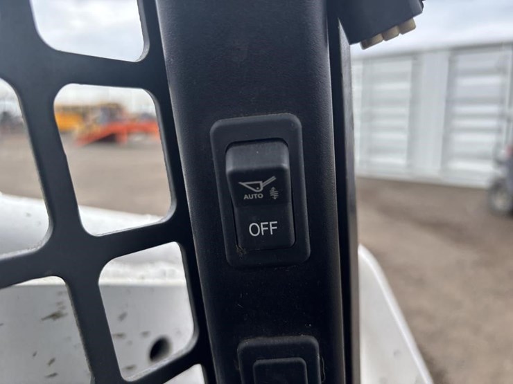 2021-bobcat-t770-image-29