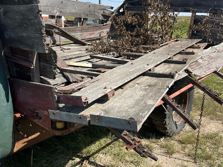 old-truck-from-early-50’s,-not-running-image-18
