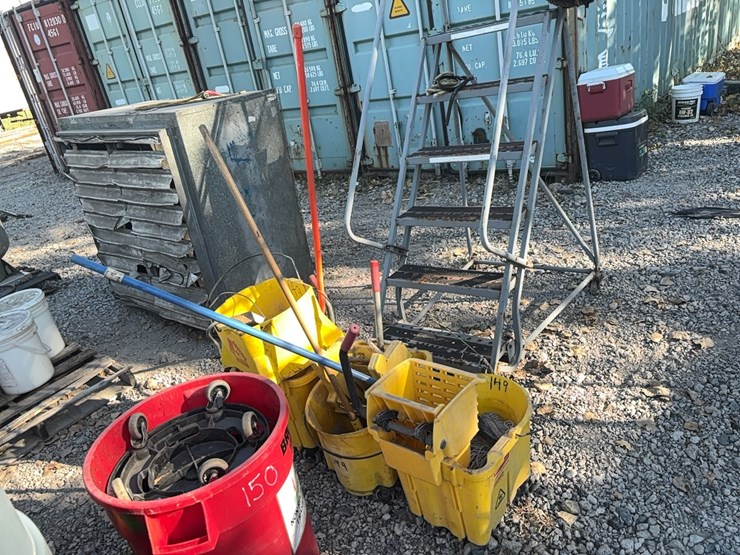 (3)-mop-buckets-support-equipment-image-1