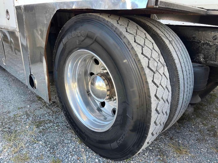 2001-peterbilt-387-image-25