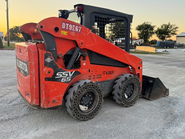kubota-ssv65-image-11