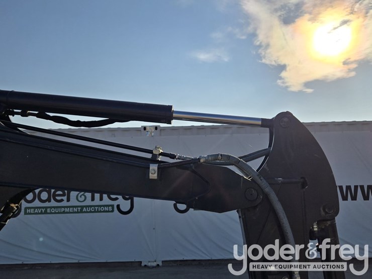 2022-deere-26g-image-35