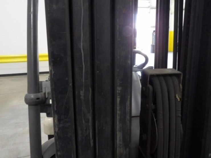 2015-crown-4500-5000lb-electric-warehouse-forklift-image-7