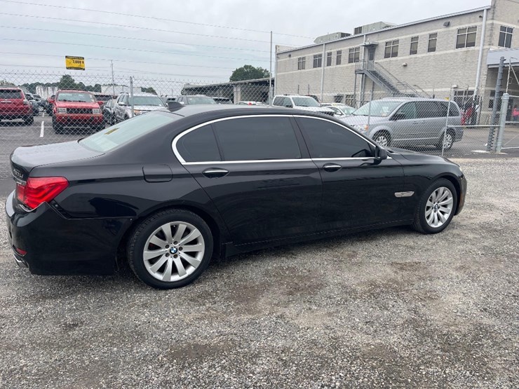 2011-bmw-7-series-750-li-sedan-image-3