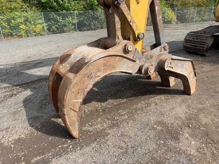 2004-deere-225c-lc-image-13
