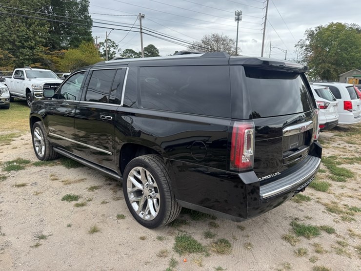 2019-gmc-yukon-xl-denali-image-4