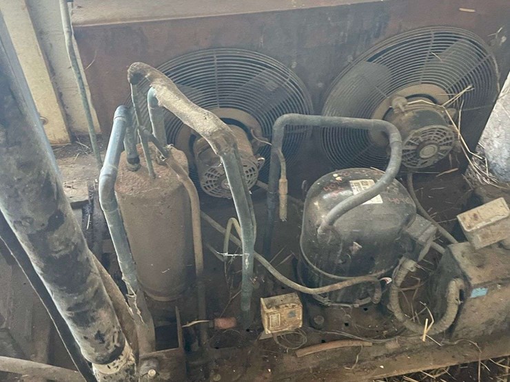 mueller-2000-gallon-milk-tank-image-13